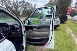 2024 Kia Carnival GT-Line HEV