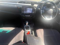 2022 Toyota Hilux SR5