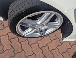 2011 Mercedes-Benz C-Class C250 BlueEFFICIENCY Avantgarde W204 MY11 Calcite white