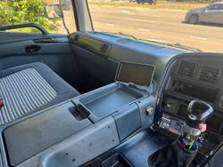 2003 Mitsubishi Fv 500 WHITE