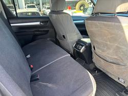 2019 Toyota Hilux HILUX 4X4 2.8L DSL D/C 6AT SR5 1Y46290 005 Silver Sky