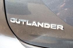 2024 Mitsubishi Outlander ES