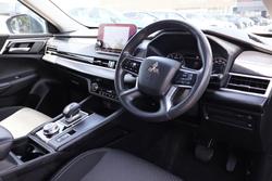 2024 Mitsubishi Outlander ES