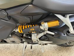 2023 DUCATI PANIGALE V2 Green