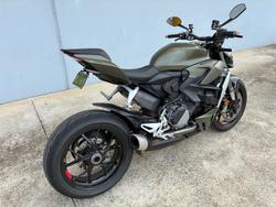 2023 DUCATI PANIGALE V2 Green