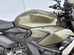 2023 DUCATI PANIGALE V2 Green