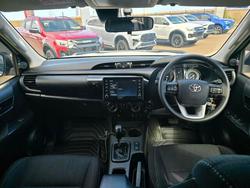 2022 Toyota Hilux 4x4 2.8L DSL D/C/C 6AT SR Glacier White