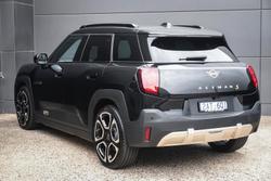 2024 MINI Aceman SE Favoured