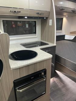 2024 Avan Ovation M7