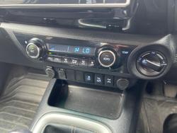 2019 Toyota Hilux SR5