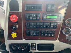 2018 Western Star 4900 Series 4900FXC White