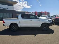 2020 Toyota Hilux 4x4 2.8L DSL D/C/C 6AT SR Glacier White