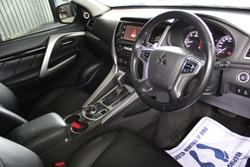 2016 Mitsubishi Pajero Sport Exceed