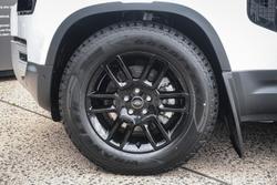 2025 Land Rover Defender 110 D250 S