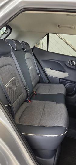 2025 Hyundai Venue Elite QX.V5 MY25 Shimmering Silver & Abyss Black Roof