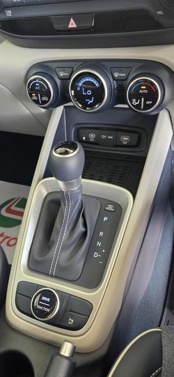 2025 Hyundai Venue Elite QX.V5 MY25 Shimmering Silver & Abyss Black Roof