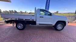 2025 Mitsubishi Triton GLX