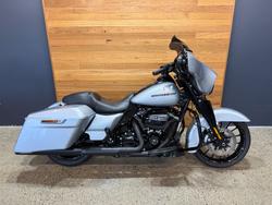 Harley-Davidson FLHXS Street Glide Special