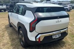 2025 Kia EV3 Earth Long Range SV MY25 Snow White Pearl (SWP)