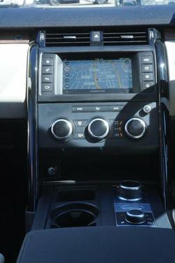 2017 Land Rover Discovery TD6 SE