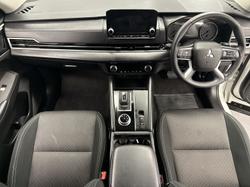 2024 Mitsubishi Outlander ES