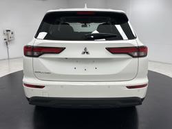 2024 Mitsubishi Outlander ES