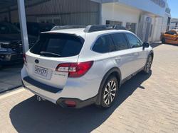 2017 Subaru Outback 2.5i Premium 5GEN MY17 AWD Crystal White