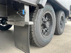 2025 New Age Caravans Roadowl 21 Ft Family My26