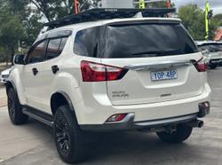 2017 Isuzu MU-X LS-T