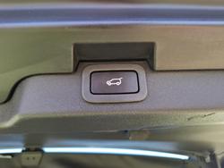 2017 Land Rover Discovery TD6 First Edition