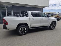 2025 Toyota Hilux SR5 48V