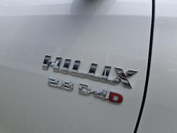 2025 Toyota Hilux SR5 48V