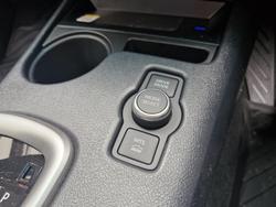 2025 Toyota Hilux SR5 48V