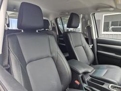 2025 Toyota Hilux SR5 48V