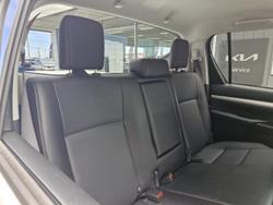 2025 Toyota Hilux SR5 48V