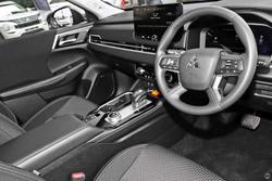 2025 Mitsubishi Outlander ES