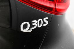 2016 INFINITI Q30 Sport Premium