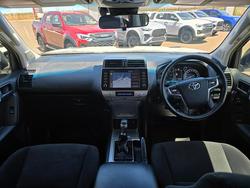 2021 Toyota Prado DSL WGN AT GXL Glacier White