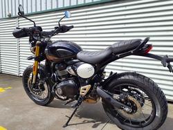 2025 Triumph Scrambler 400 XC Scrambler Grey
