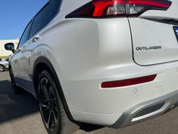 2023 Mitsubishi Outlander Exceed Tourer