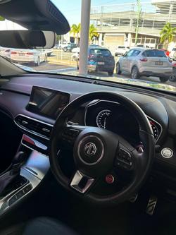 2023 MG HS Essence X