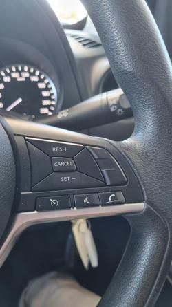 2021 Nissan Navara SL