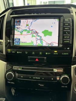 2012 Toyota Landcruiser Sahara VDJ200R MY10 4X4 Constant Glacier White