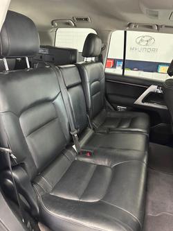 2012 Toyota Landcruiser Sahara VDJ200R MY10 4X4 Constant Glacier White