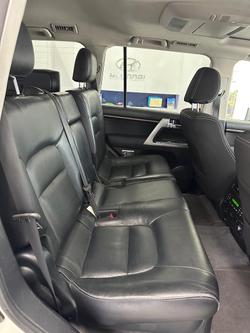 2012 Toyota Landcruiser Sahara VDJ200R MY10 4X4 Constant Glacier White