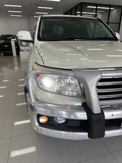 2012 Toyota Landcruiser Sahara VDJ200R MY10 4X4 Constant Glacier White