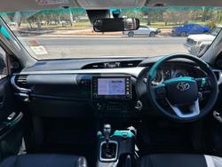 2025 Toyota Hilux SR5 48V GUN126R 4X4 Dual Range Glacier White