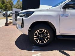 2025 Toyota Hilux SR5 48V GUN126R 4X4 Dual Range Glacier White