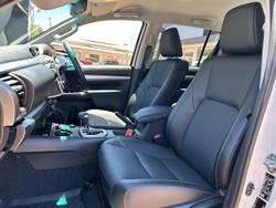 2025 Toyota Hilux SR5 48V GUN126R 4X4 Dual Range Glacier White