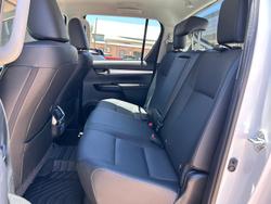 2025 Toyota Hilux SR5 48V GUN126R 4X4 Dual Range Glacier White